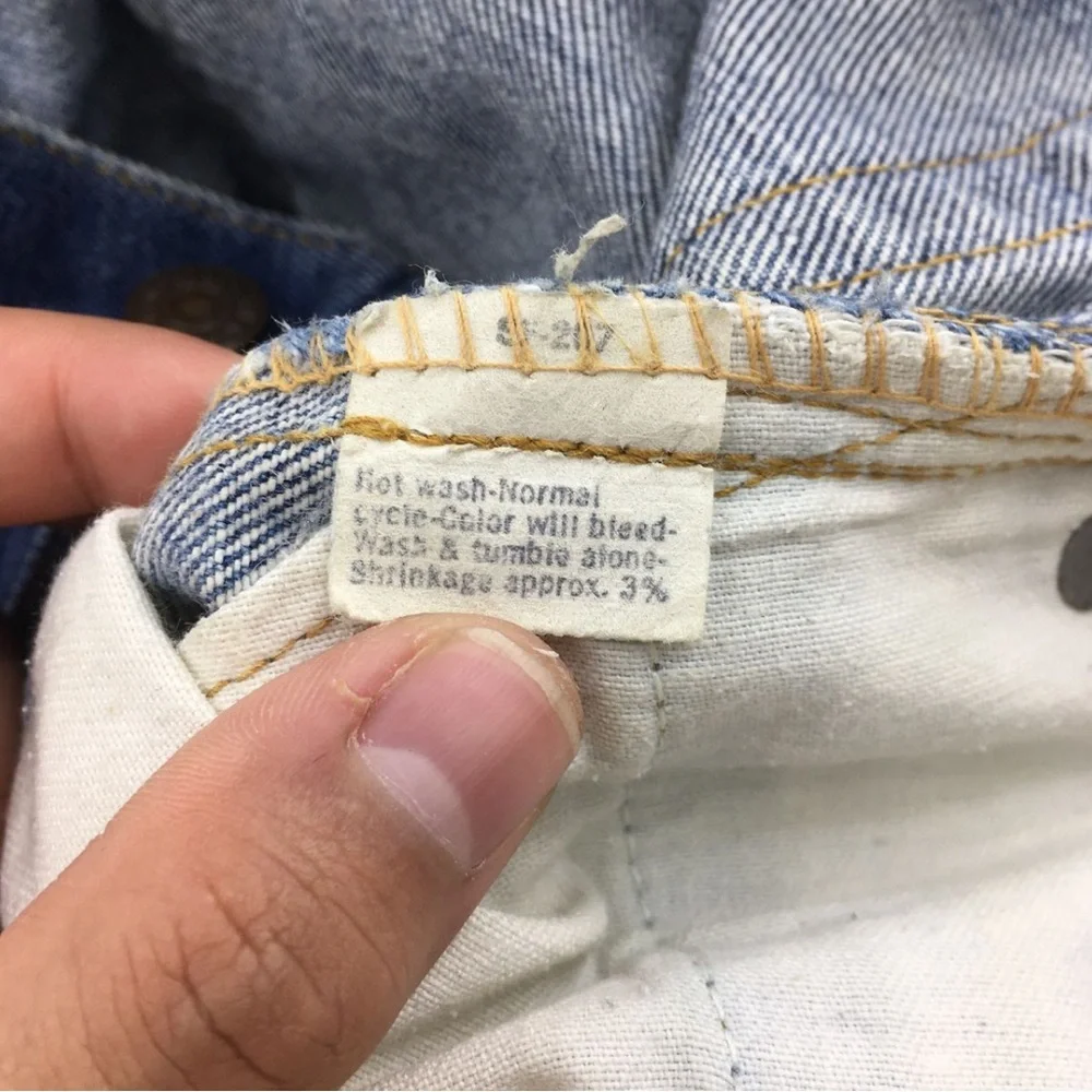 Vintage Levi’s Jeans - Picture 10 of 12